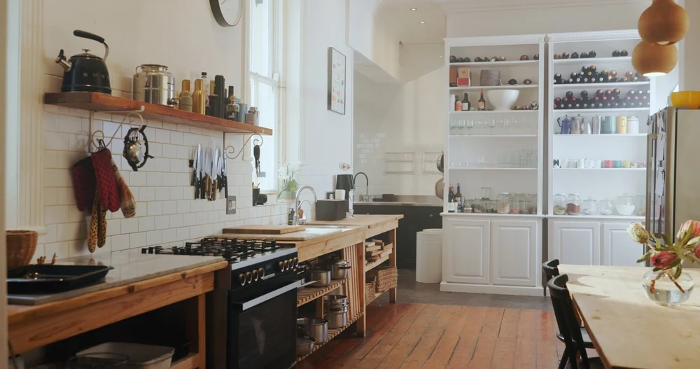 Lumière, Couleurs, Agencement : Les Clés d’une Salle à Manger Réussie Lumière, Couleurs, Agencement : Les Clés d’une Salle à Manger Réussie